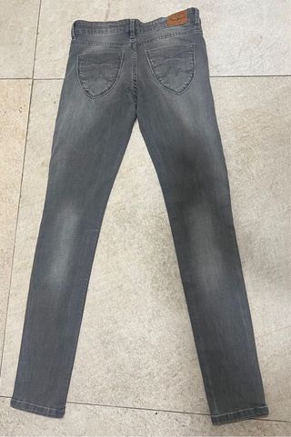 Camisa y vaquero de niña. Pepe Jeans. Talla 12