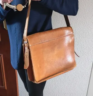 Bolso de piel marrón