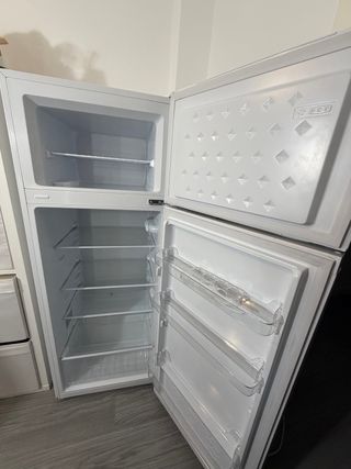 Nevera blanca con muy poco uso!!