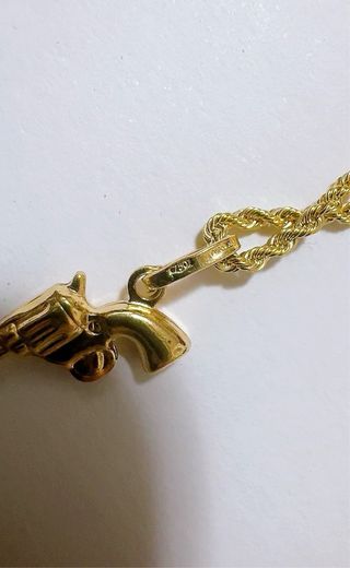 Collana con ciondolo pistola in oro 18kt 750