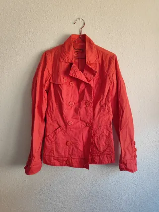 Chaqueta Tipo Gabardina Stradivarius Coral Talla M