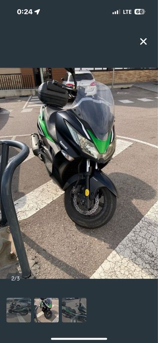 Kawasaki J300 Maxi Scooter Negra y Verde