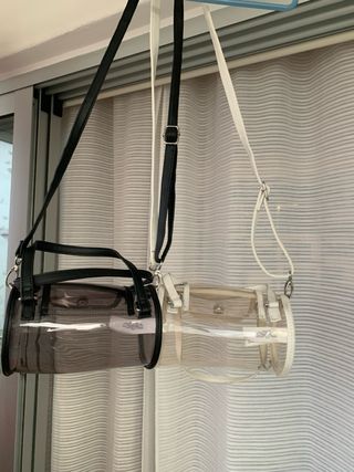 Due borse cilindriche trasparenti