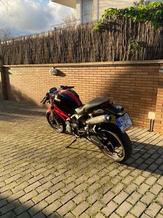 Ducati Monster 696