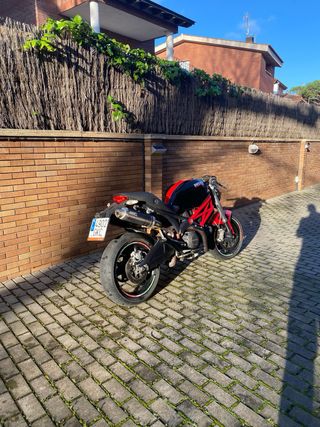 Ducati Monster 696