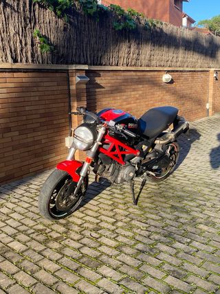 Ducati Monster 696