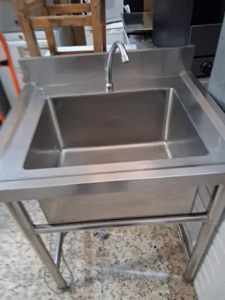 Fregadero de bar metálico plateado