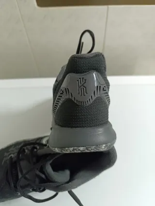 Nike Kyrie Flytrap II Black Metallic Chrome