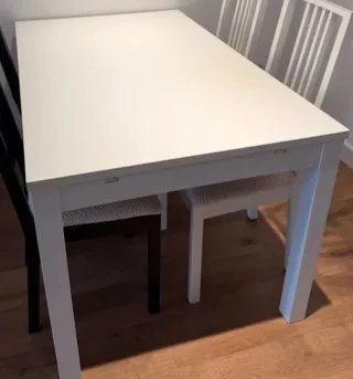 Mesa de comedor extensible blanca