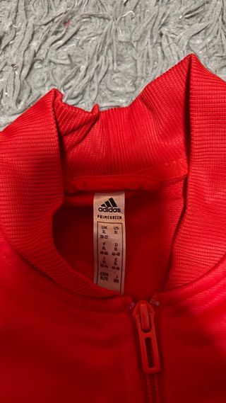 Chaqueta deportiva Adidas roja