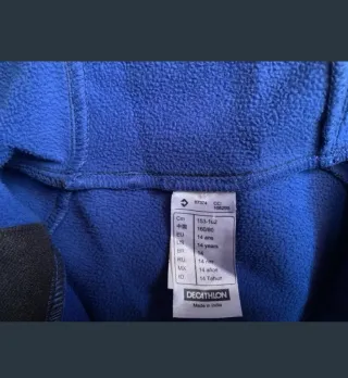 Chaqueta tipo softshell con capucha