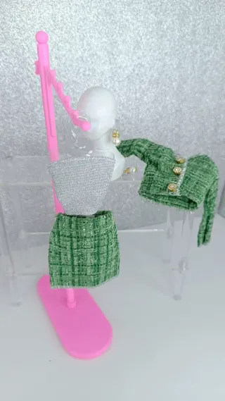 Traje chaqueta y falda verde Barbie