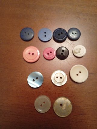 Lote de botones marrones y morados