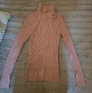 Jersey de cuello alto rosa