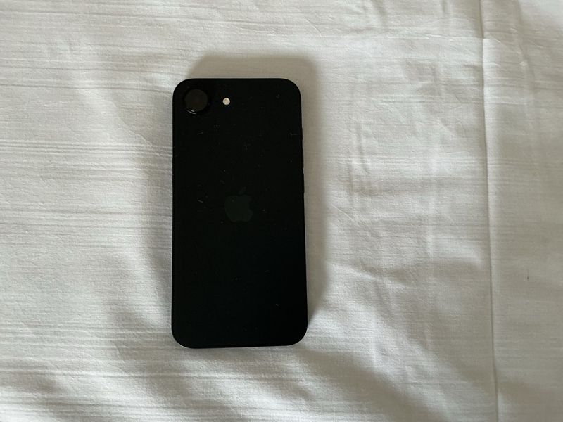 iPhone 16e Negro afbeelding 3