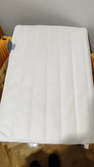 Minicuna completa con sábanas y colchón