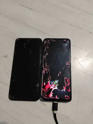 2 cellulari OPPO A17 (per parti)