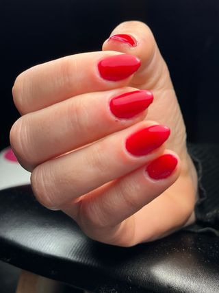 Manicura y pedicura semipermanente