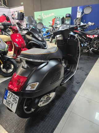 VESPA GTS SUPER SPORT 300 * 2011 * 8700KM *