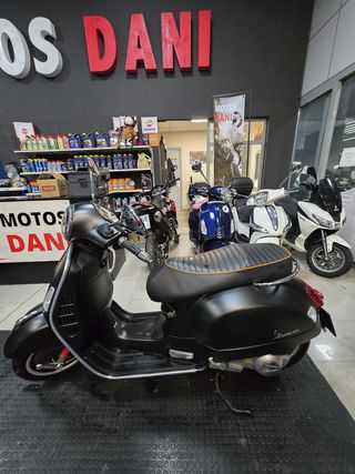 VESPA GTS SUPER SPORT 300 * 2011 * 8700KM *