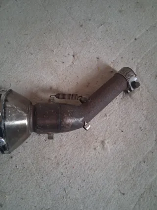 Tubo de escape Akrapovič carbono