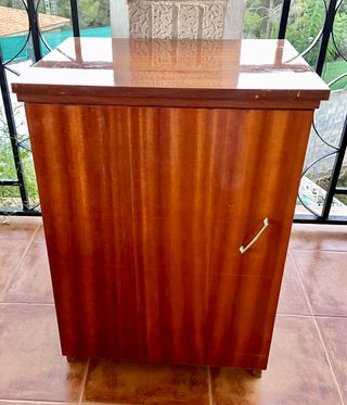 Máquina de coser Singer antigua con Mueble