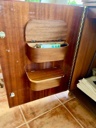 Máquina de coser Singer antigua con Mueble