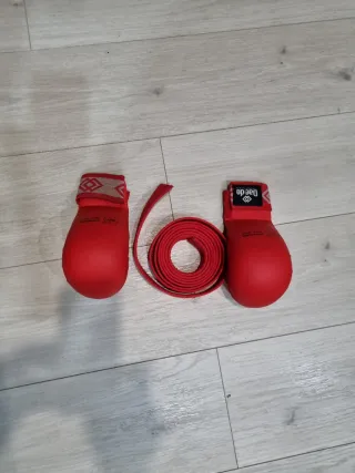 Kit Karate De Guantes y Cinturón Rojo