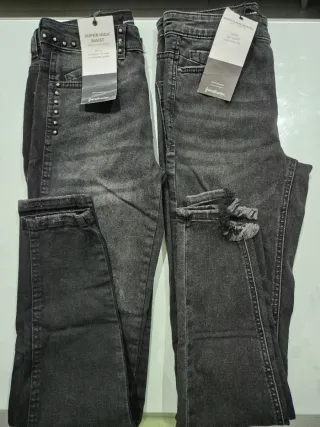Pantalones vaqueros Stradivarius negros