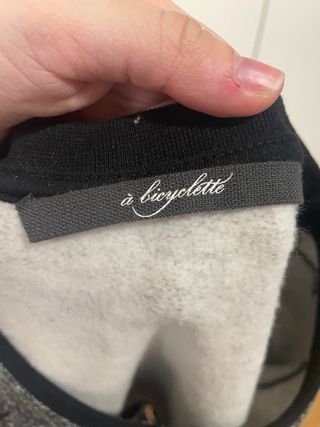 Sudadera gris con volantes