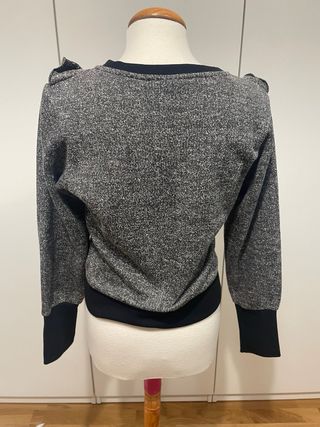 Sudadera gris con volantes