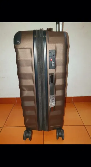 Maleta Marrón Rígida con Ruedas