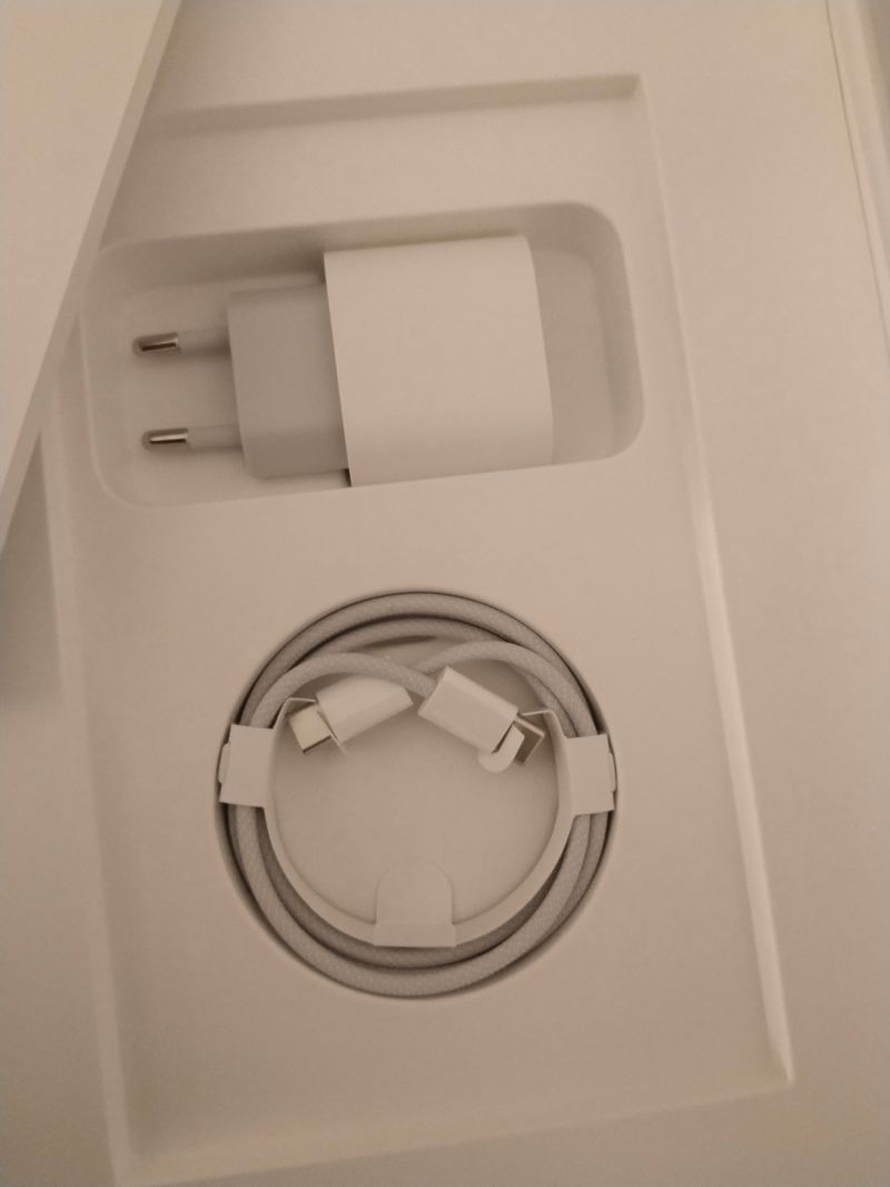 iPad 10 64GB + Pencil + Teclado + Cargador+ Cable afbeelding 3