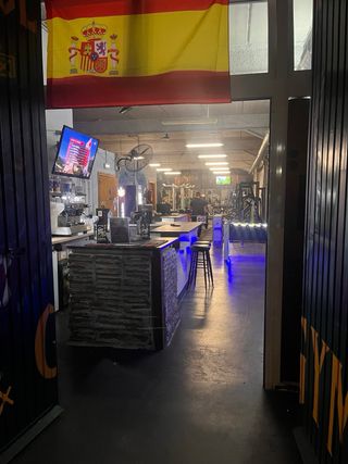TRASPASO GIMNASIO 200m² LICENCIA + BAR