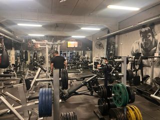 TRASPASO GIMNASIO 200m² LICENCIA + BAR