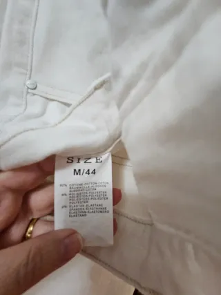 Pantalón vaquero blanco chica.