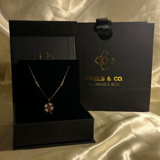 pulsera Kael's & Co. Trébol Corazones Oro Blanco