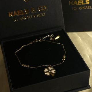 pulsera Kael's & Co. Trébol Corazones Oro Blanco