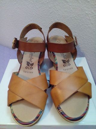 Sandalias cuña de piel