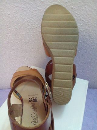 Sandalias cuña de piel