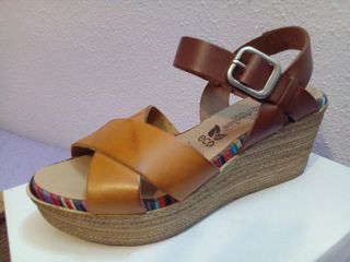 Sandalias cuña de piel