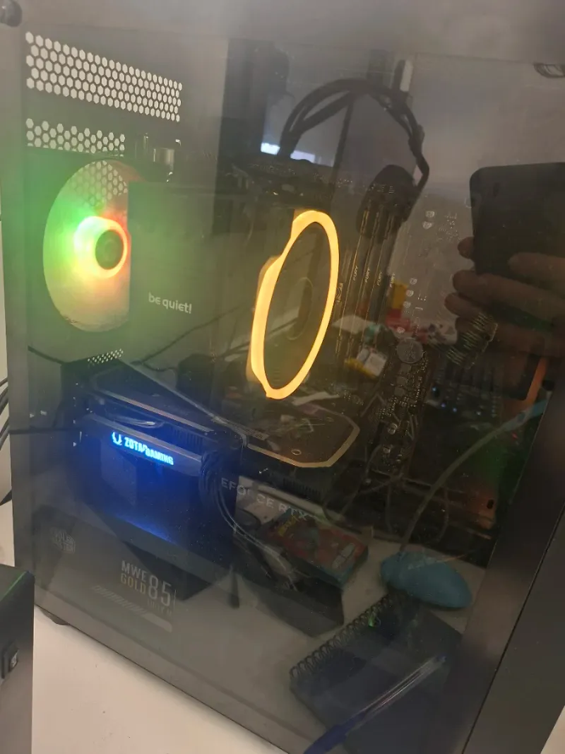 Negociable torre Gaming Zotac + Monitor, Teclado