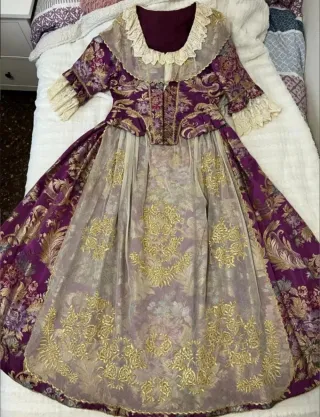Traje de Fallera Oro y Morado