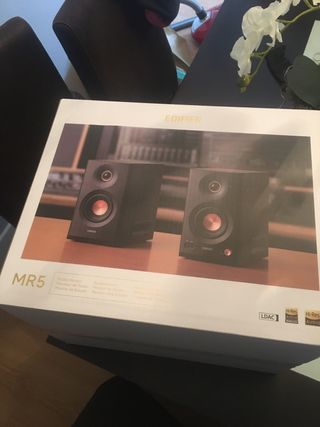Altavoces Edifier MR5