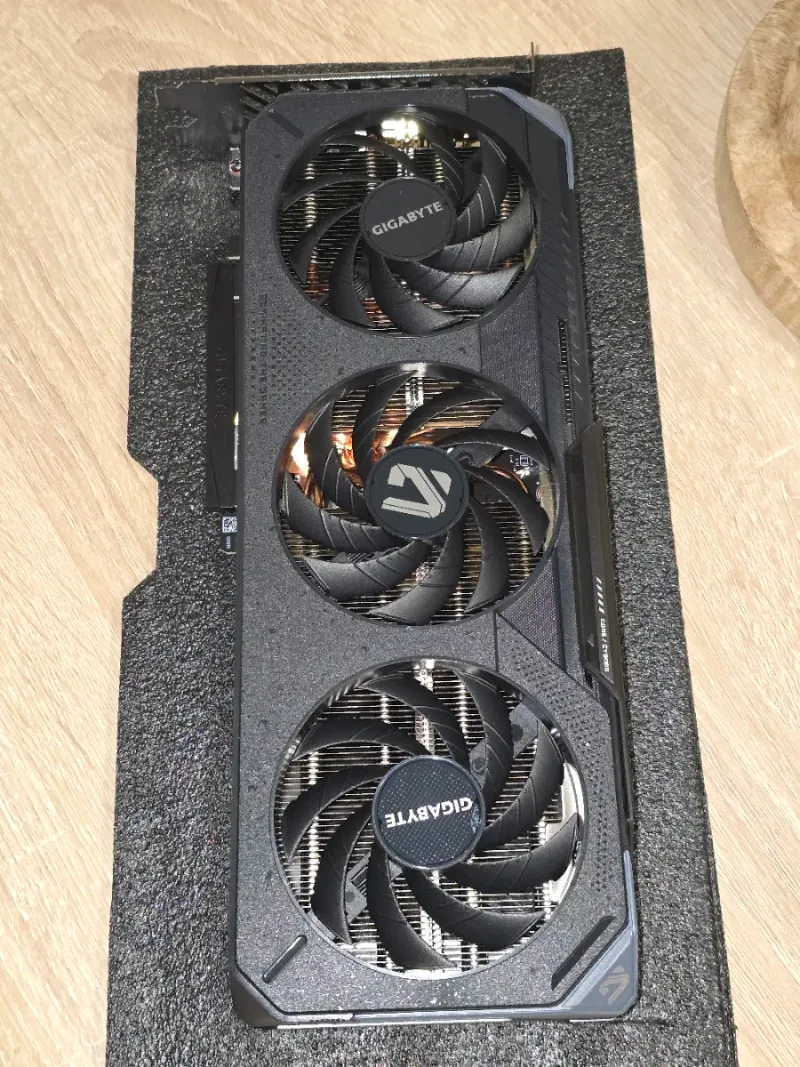 Gigabyte RX 9060 XT 16gb