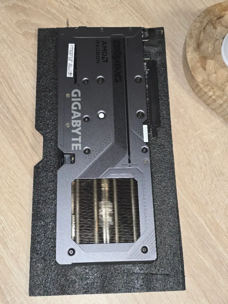 Gigabyte RX 9060 XT 16gb afbeelding 2