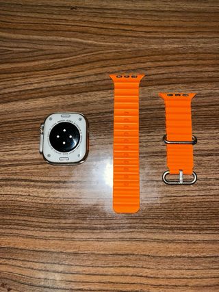 Smartwatch stile Ultra + cinturino arancione + caricatore