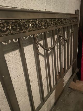 Cama antigua artesanal metal dorado y plateado