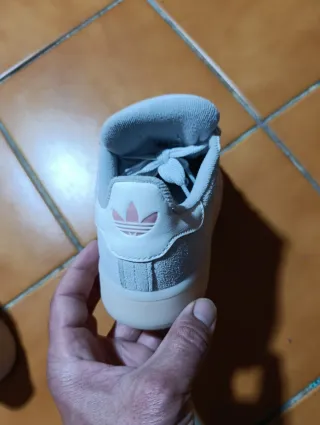 Zapatillas Adidas Blancas y Rosas