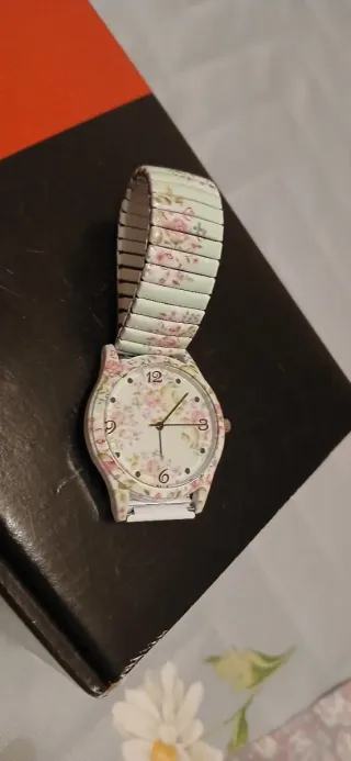 Reloj de chica con flores
